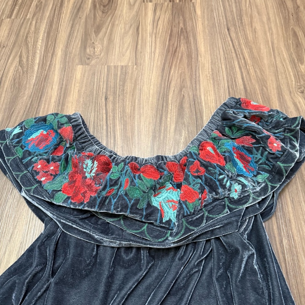 Umgee USA women sz XL Off Shoulder Velvet Dress Embroidered Detail - Picture 5 of 10
